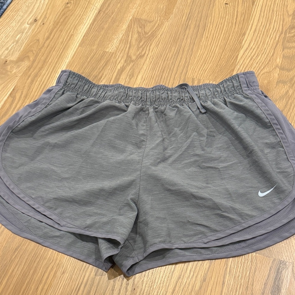 Nike Women's Dri-Fit Tempo Shorts XL
